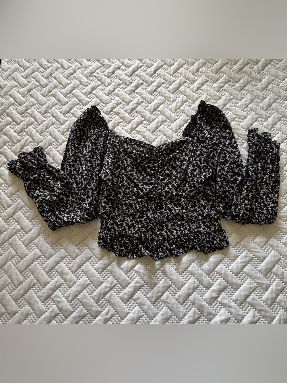 Japna Black and White Floral Puff-Sleeve Crop Top
